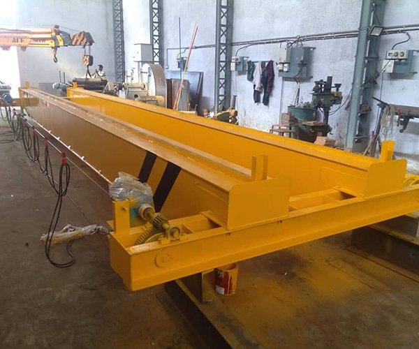 Double girder E.O.T. crane